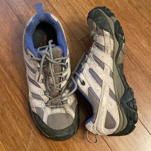 Merrell women’s hiking boots - size 10- style J06018 - great condition